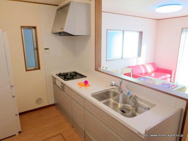 Kitchen. Popular face-to-face open kitchen