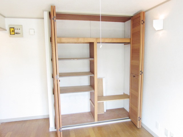 Receipt. Abundant storage, The room you can use clean