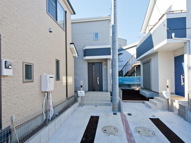 Local photos, including front road. Local 2