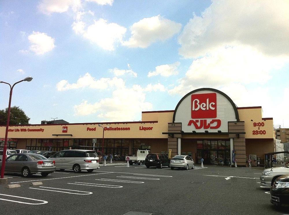 Supermarket. 400m until Berg Toda Naka store