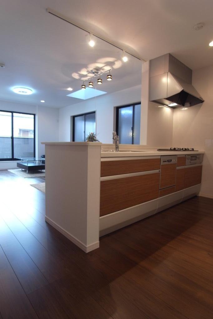 Kitchen. All stainless steel kitchen