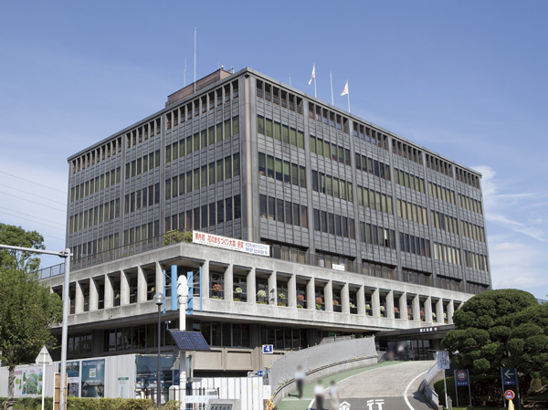 Surrounding environment. Toda City boasts one of the most substantial administrative services in the nation, Also active support for child-rearing family. Commercial facilities and park, Sport ・ Leisure facilities such as a dotted, Environment're for live. (Toda City Hall / A 10-minute walk ・ About 760m)