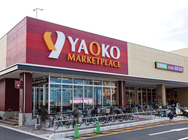 Surrounding environment. JR Saikyo Line "Toda" around the station is, Super such as "Summit Store" and "Yaoko Co., Ltd.", Public, including the "Toda City Hall." ・ Cultural facilities refrain from such, It is the location, which was full of life ease. (Yaoko Co., Ltd. Toda Ekimae / 6 mins ・ About 410m)