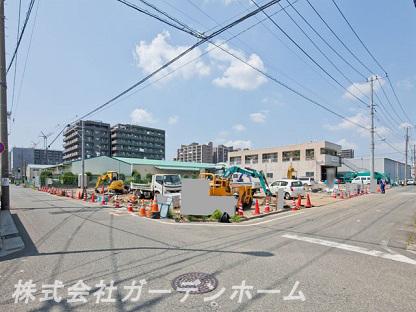 Local photos, including front road. This day in within the station walk