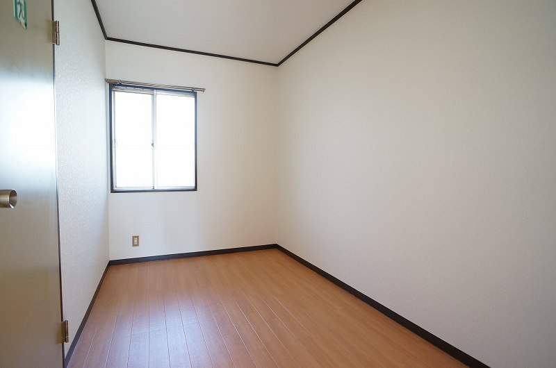 Living and room. Western-style 4 Pledge