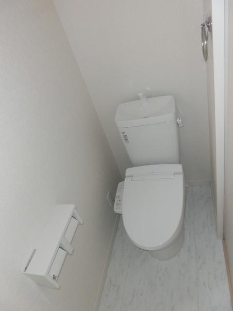 Toilet. Indoor (12 May 2013) Shooting