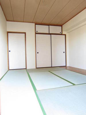 Living and room. I am glad Japanese-style room in the futon faction