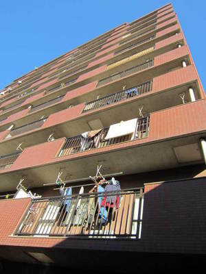 Building appearance. 12-storey apartment tiled!