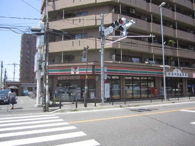 Convenience store. 120m to Seven-Eleven (convenience store)