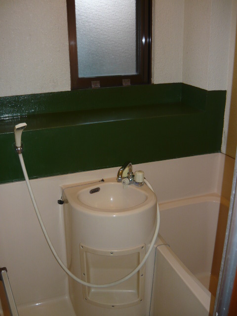 Bath. 2-point unit bus. 