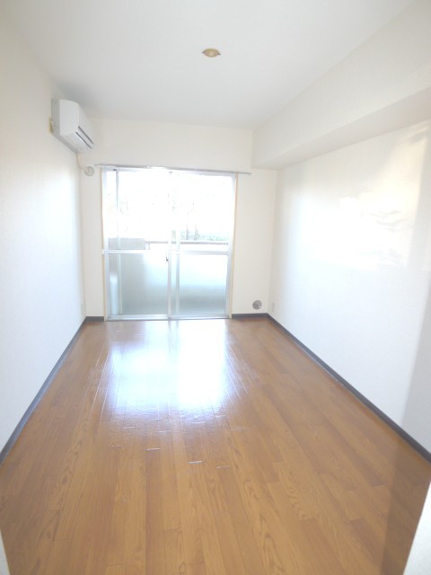 Living and room. Air-conditioned