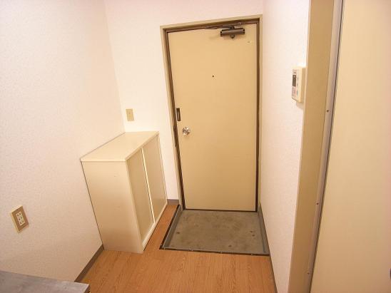 Entrance. Entrance ・ Cupboard with