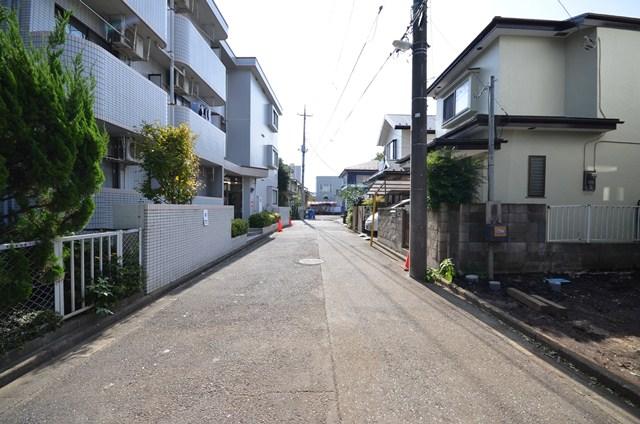 Local photos, including front road. Around the city average