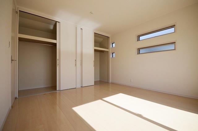 Non-living room. 8 pledge Western-style