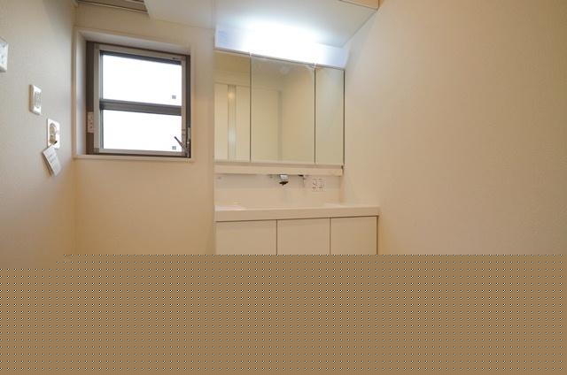 Wash basin, toilet. Vanity with a three-sided mirror Shampoo dresser