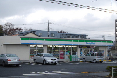 Convenience store. Family Mart (convenience store) up to 100m