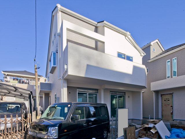 Local photos, including front road. Local (12 May 2013) Shooting