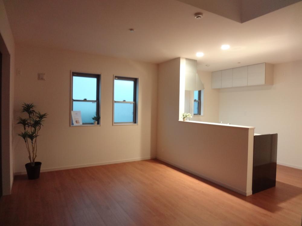 Same specifications photos (living). Same specifications