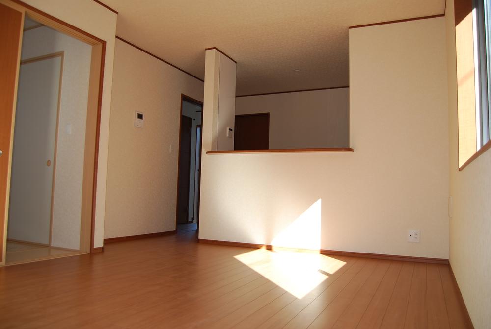 Living. (4 Building Living)