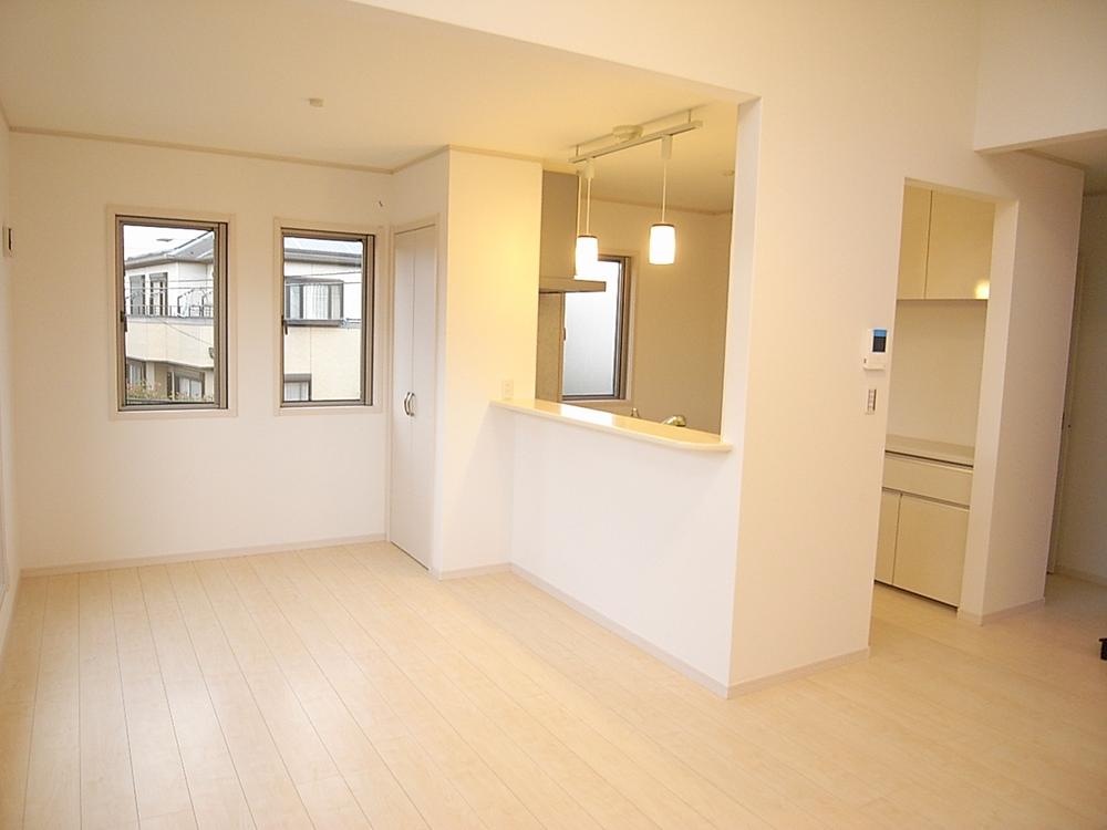 Same specifications photos (living). Same specifications