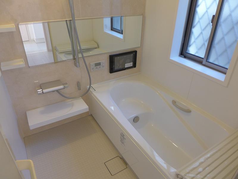 Bathroom. Indoor (11 May 2013) Shooting