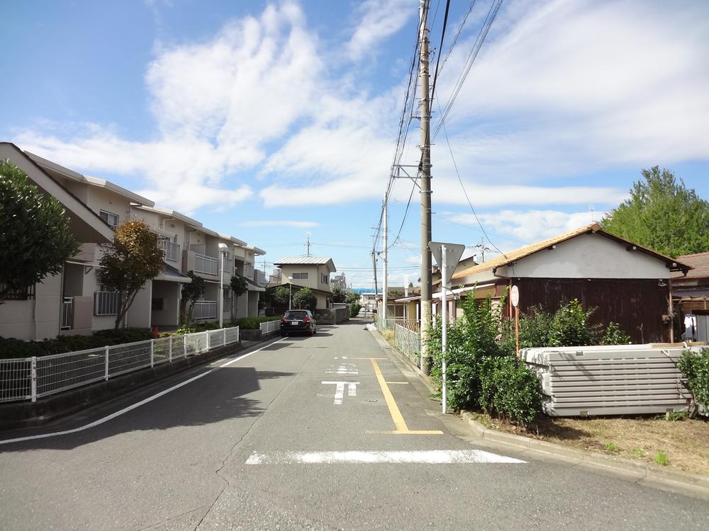 Local photos, including front road. Local (10 May 2013) Shooting