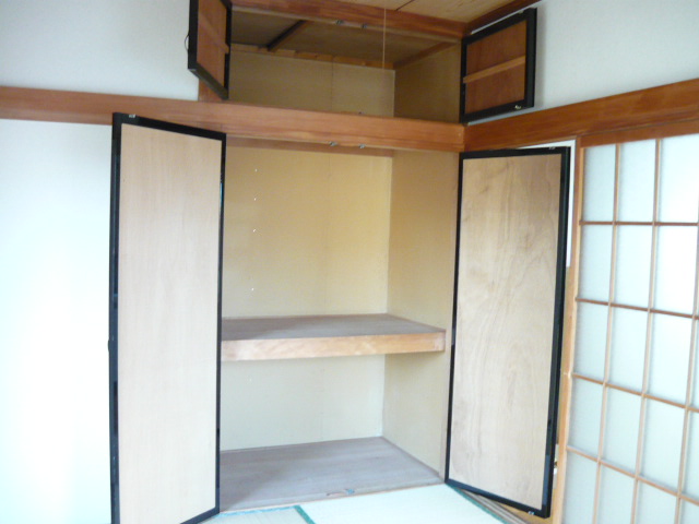 Other room space. You do have to upper closet. Please use spacious a room with plenty of storage. 