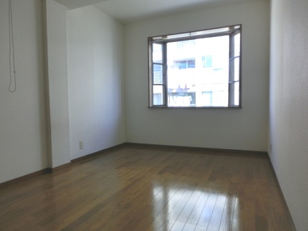 Other room space. 6 Pledge Western-style. It is easy to furniture placement in the Standart form. 