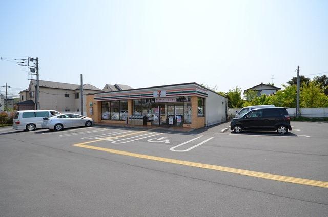 Convenience store. 800m to Seven-Eleven