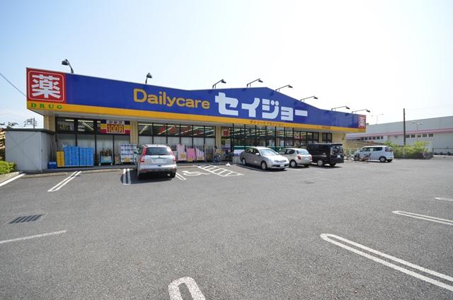 Drug store. 500m to Seijo