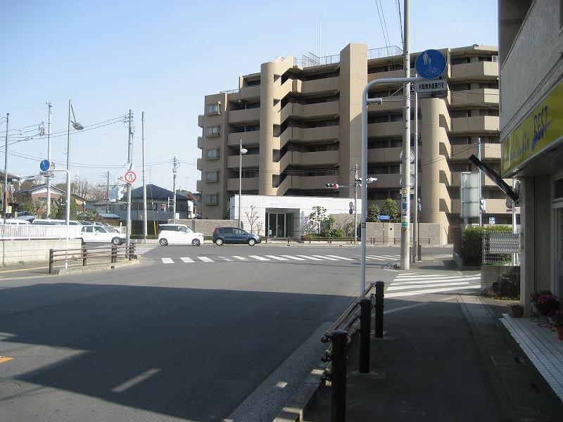 Local photos, including front road. Local (April 2012) shooting