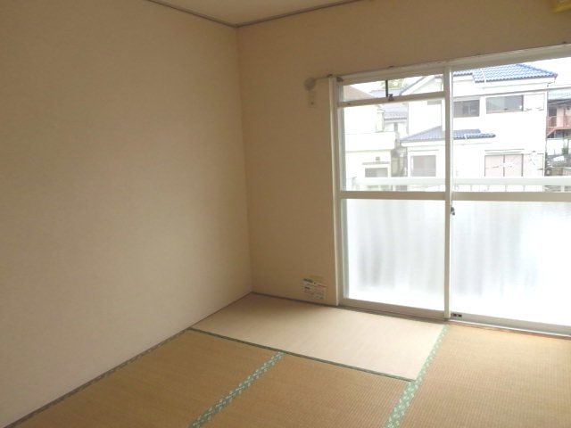 Other room space. DK horizontal is of Japanese-style room 6 quires. Bright veranda face the room. 