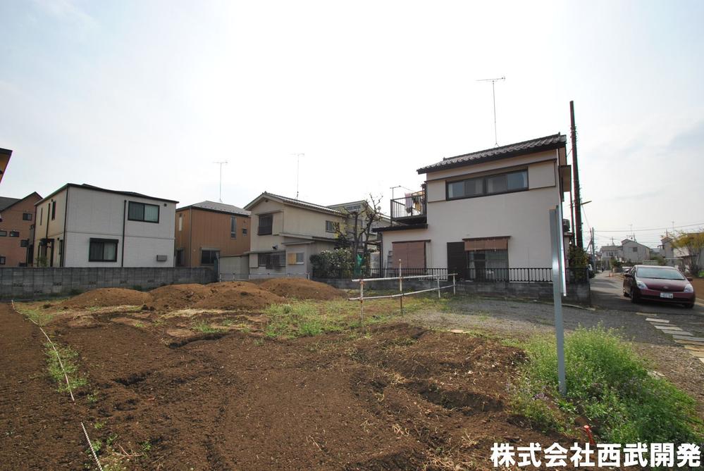 Local photos, including front road. Local land photo