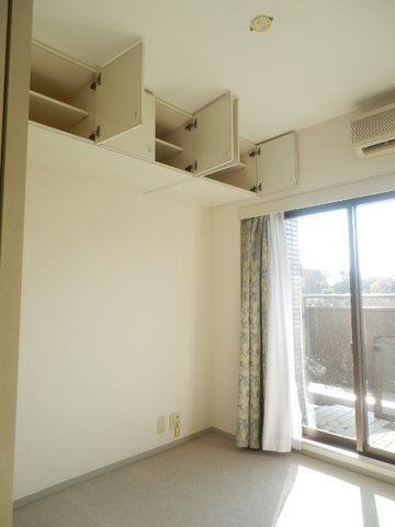 Other room space. There are housed in Western-style top of the approximately 4.2 quires. 