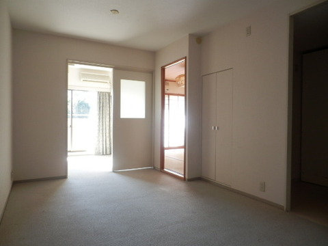 Living and room. LDK is located about 11.2 Pledge. 
