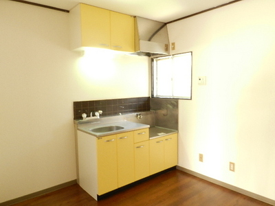 Kitchen. Gas stove 2 burners installed Allowed