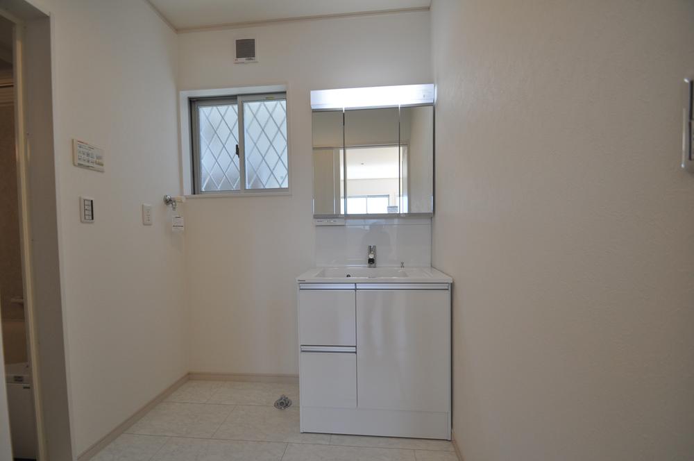 Other Equipment. Hita - cloudy difficult even less Mira - "cloudy shut"