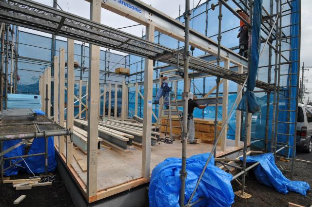 Construction ・ Construction method ・ specification. Original composite beam of wood + iron, "Tekunobi - No"