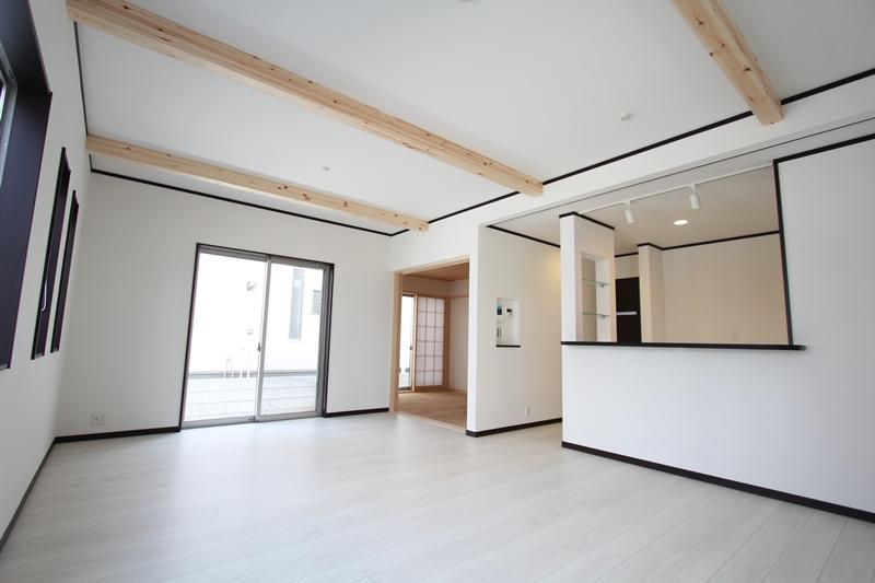 Same specifications photos (living)