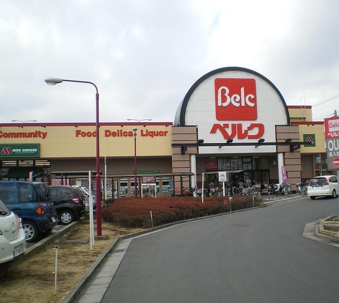 Supermarket. 900m to Berg