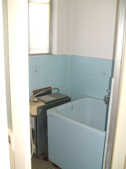 Bath. Reheating Allowed (balance tank)