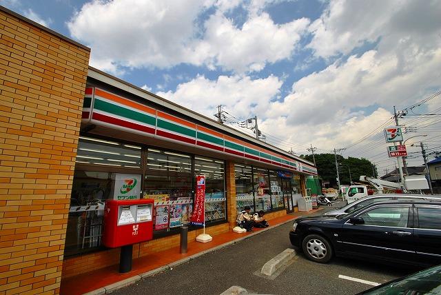 Convenience store. 210m to Seven-Eleven