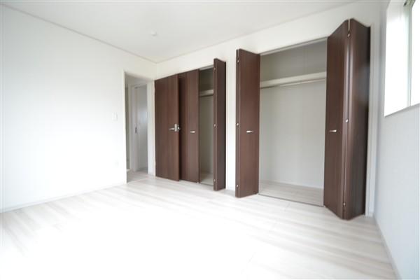 Non-living room. 1 Building