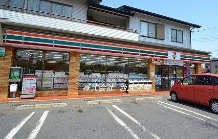 Convenience store. 459m to Seven-Eleven