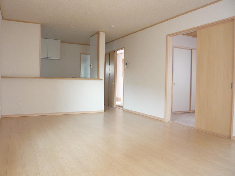 Local photos, including front road. Local (July 2013) Shooting