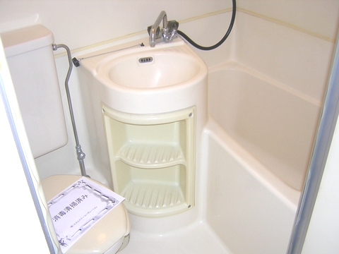 Bath. 3-point unit bus ・ Wash ball, There mirror. 