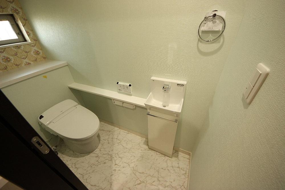 Toilet. toilet The point is glad there is a hand-washing facilities 2013 December shooting