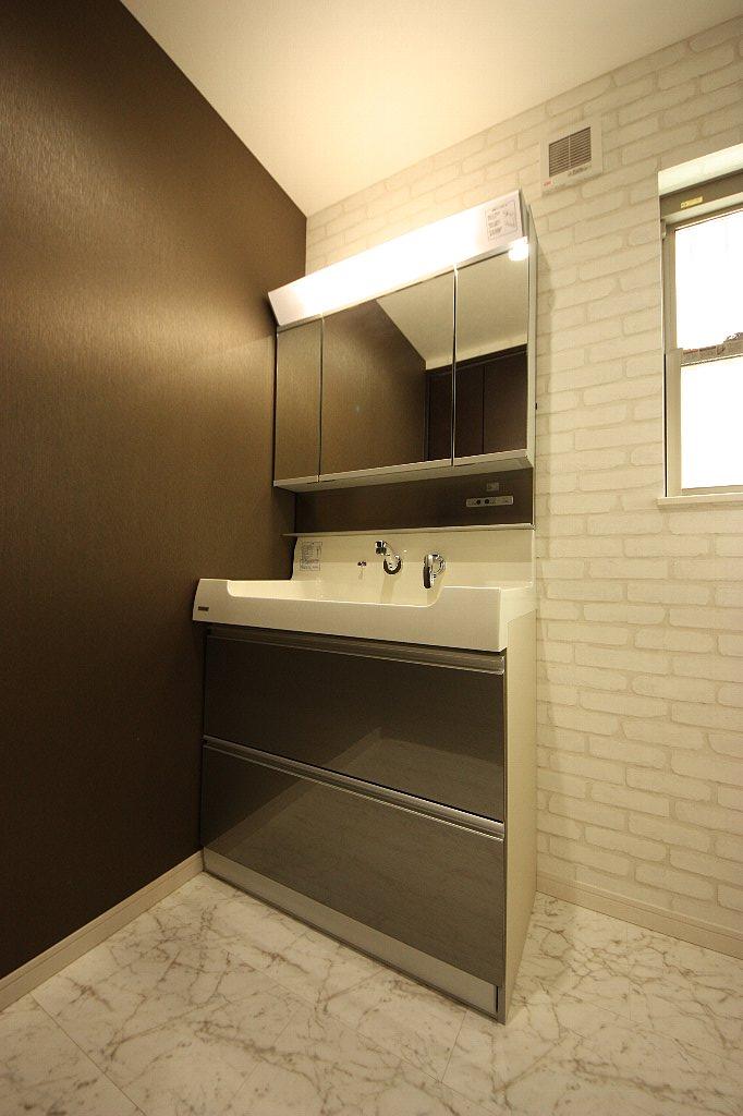 Wash basin, toilet. Washroom 2013 December shooting