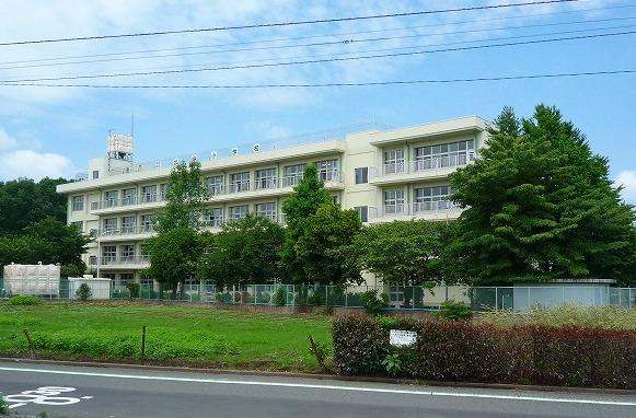 Primary school. Tokorozawa City North and Central to elementary school 710m