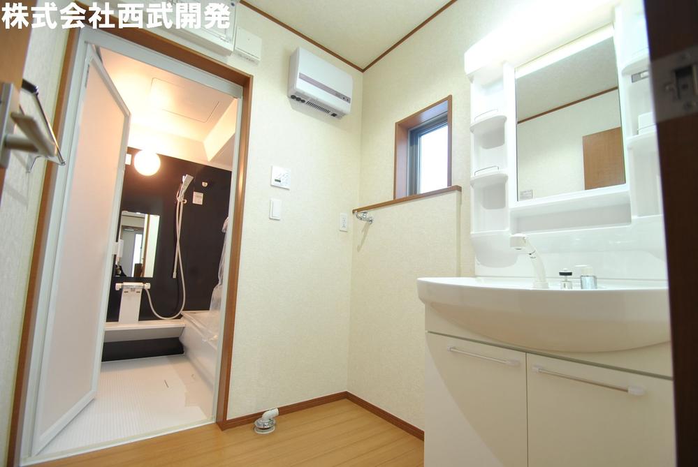 Wash basin, toilet. Washroom